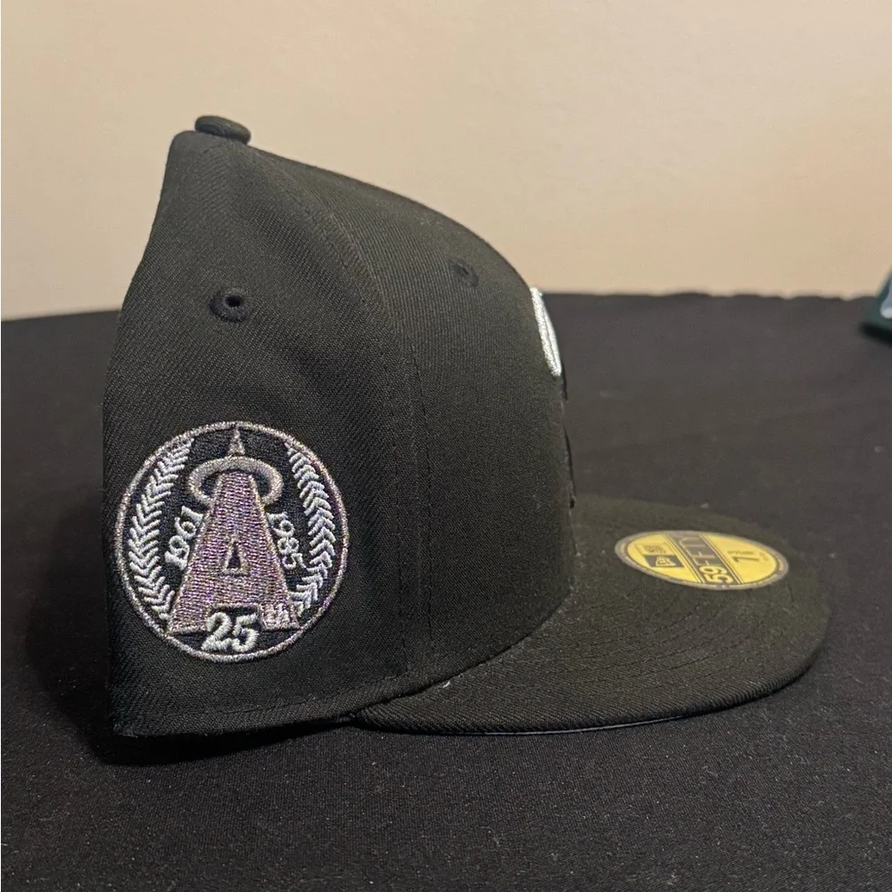 New Era 59FIFTY Black and Pink Cap